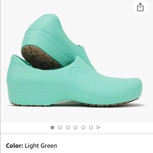 Sticky Shoes Size 8 mint green